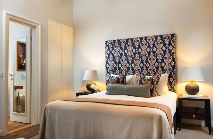 Deluxe Room – One King Bed